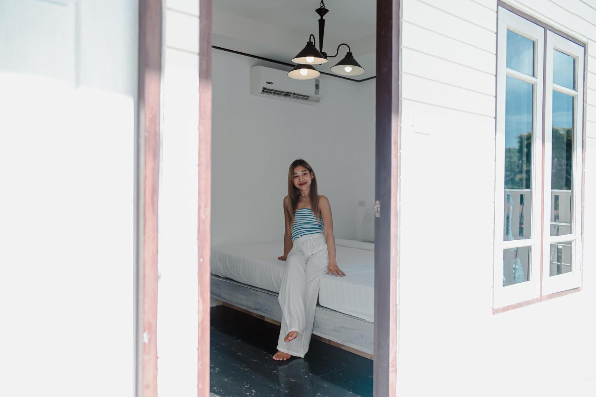 Sidewalk Boutique Hotel Koh Samet Exteriör bild