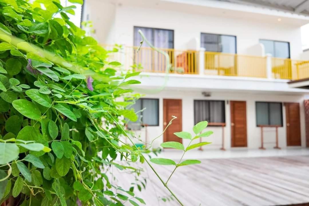 Sidewalk Boutique Hotel Koh Samet Exteriör bild